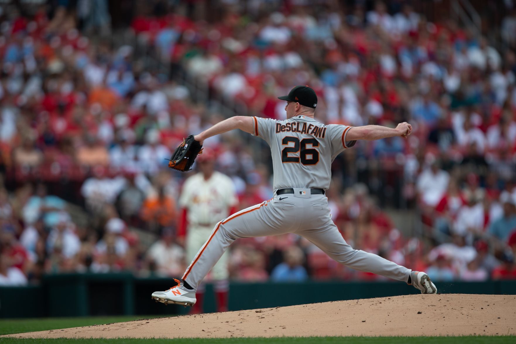 Cardinals try to even up series against Giants